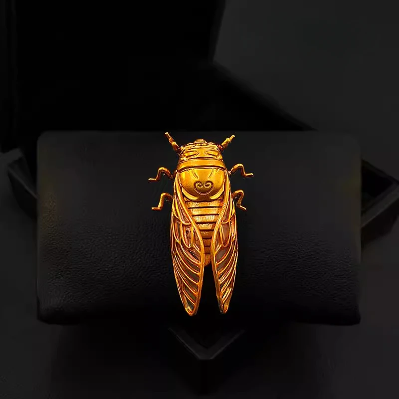 Golden Cicada Brooch with Beau - đánh giá và giá Women Accessories Meaning