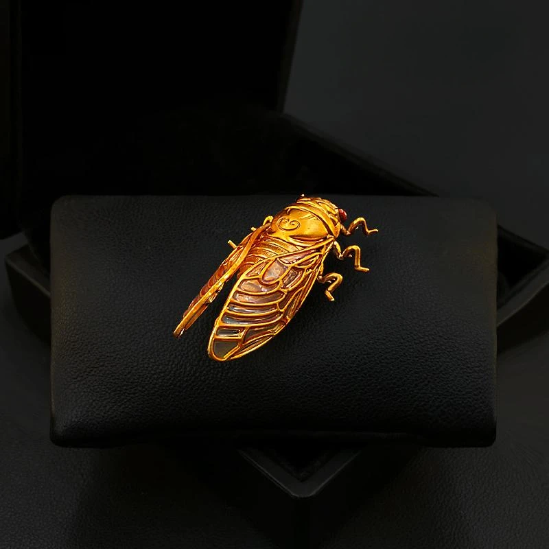 Golden Cicada Brooch with Beau - đánh giá và giá Women Accessories Meaning