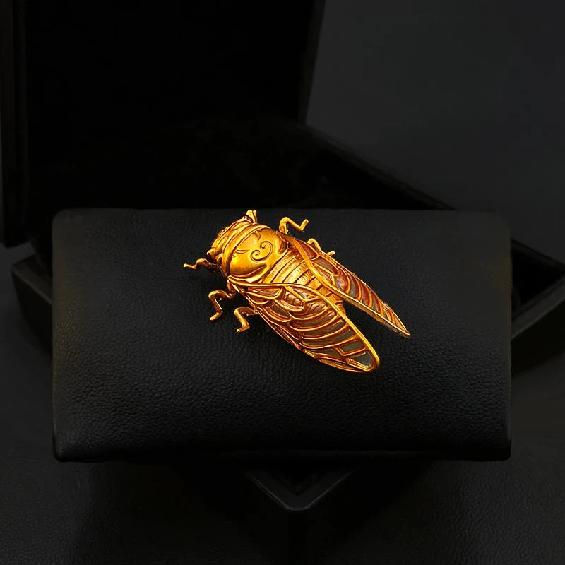 Golden Cicada Brooch with Beau - đánh giá và giá Women Accessories Meaning